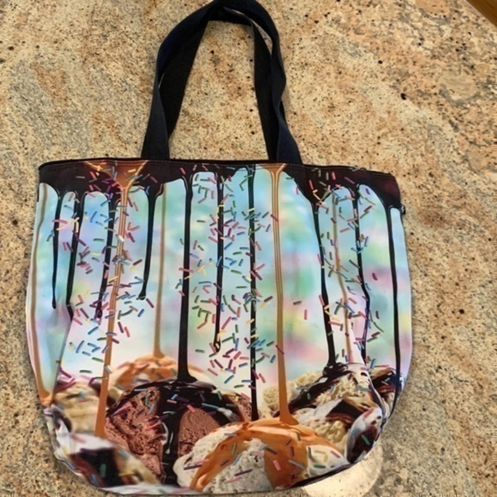 Zara Terez New York pool beach bag zippers one size